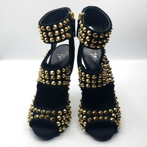 GIUSEPPE ZANOTTI SIZE 40 COLOR BLACK AND GOLD STUDS 100% AUTHENTIC USED ITEM